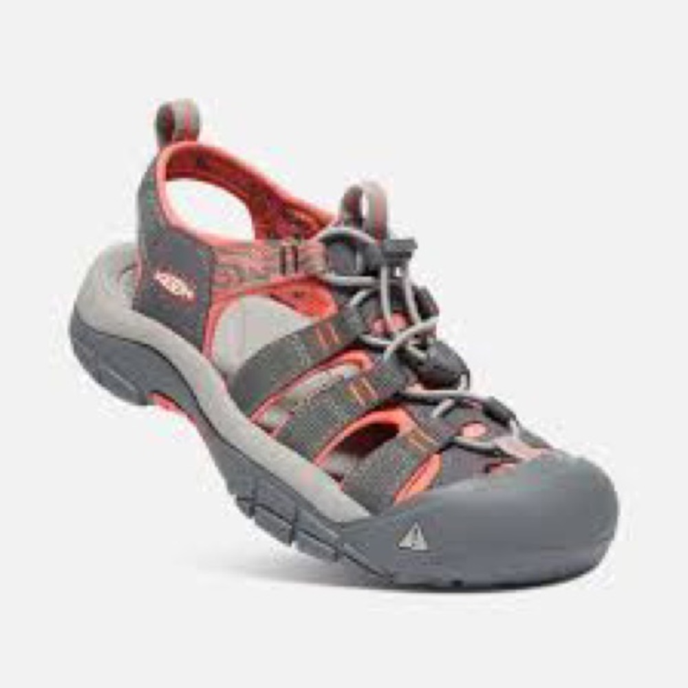 Keen women’s Newport hydro shoes size 9.5